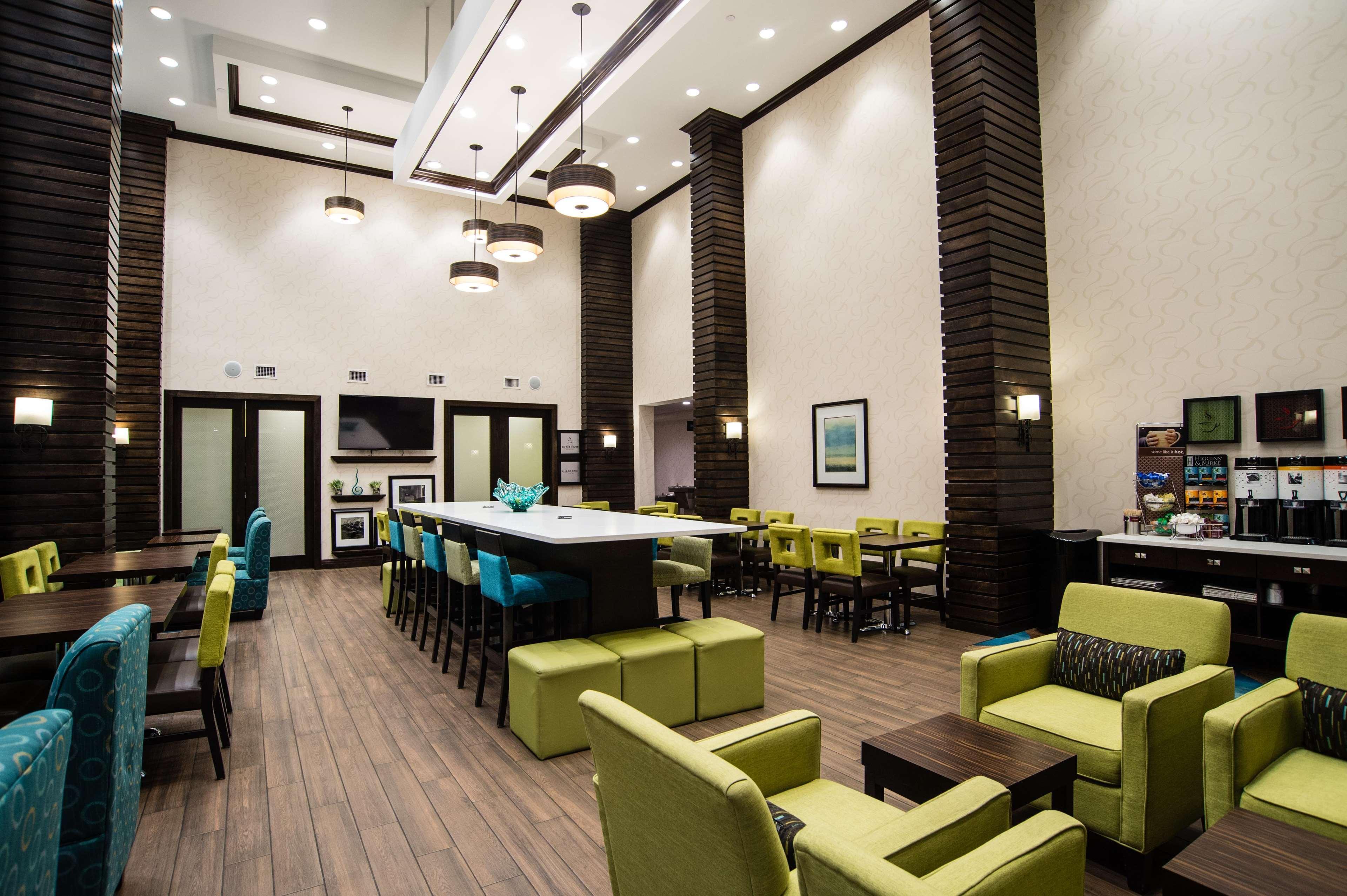 Hampton Inn & Suites East Gate Риджайна Екстериор снимка