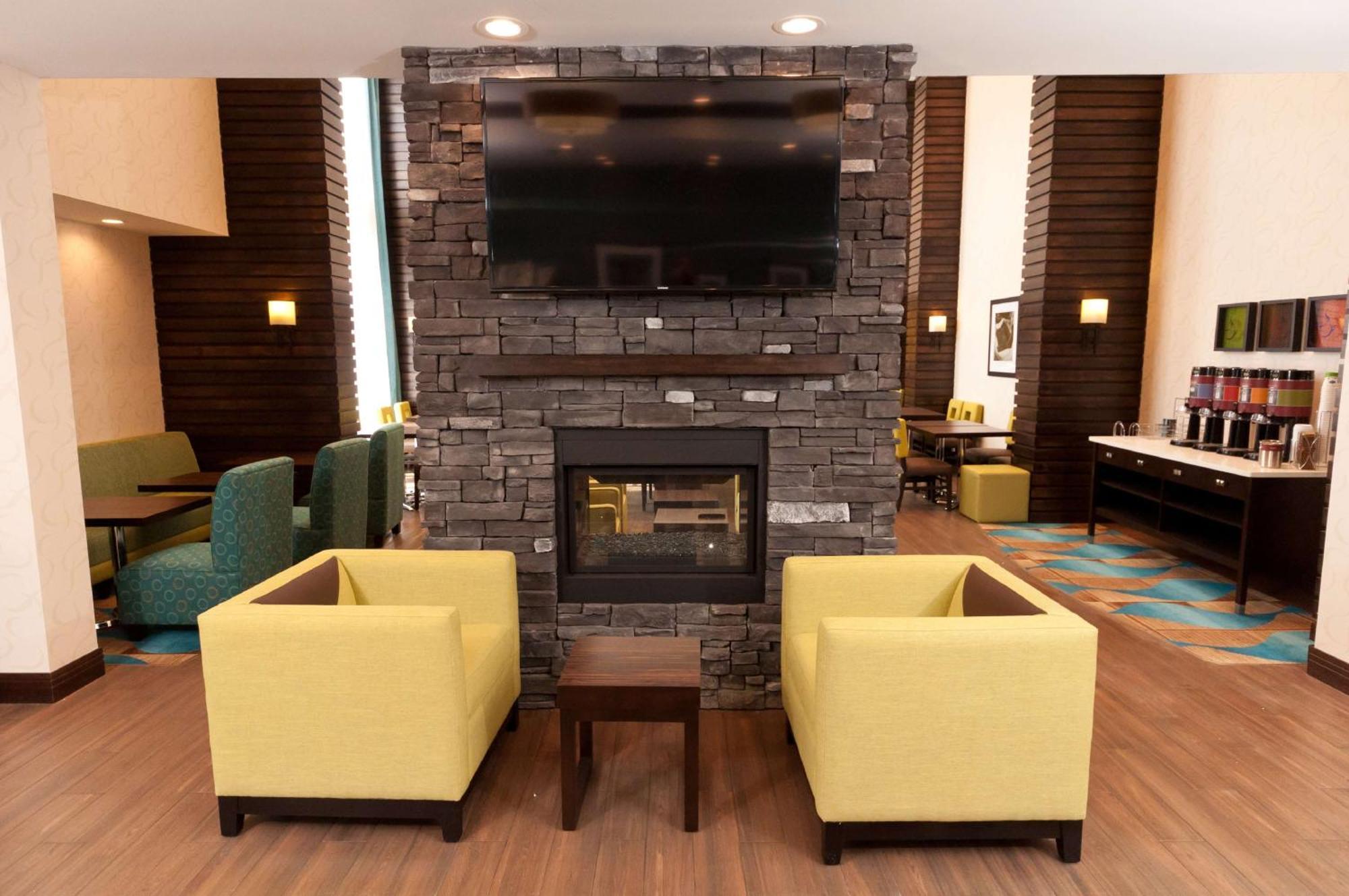 Hampton Inn & Suites East Gate Риджайна Екстериор снимка
