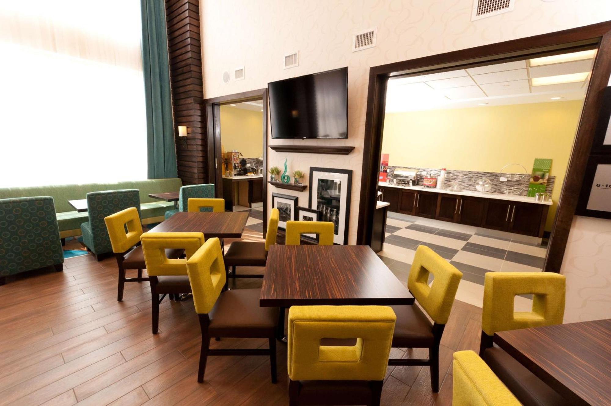 Hampton Inn & Suites East Gate Риджайна Екстериор снимка